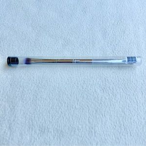 Makeup brush